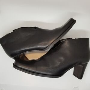 Andiamo black leather booties size 8.5 m
